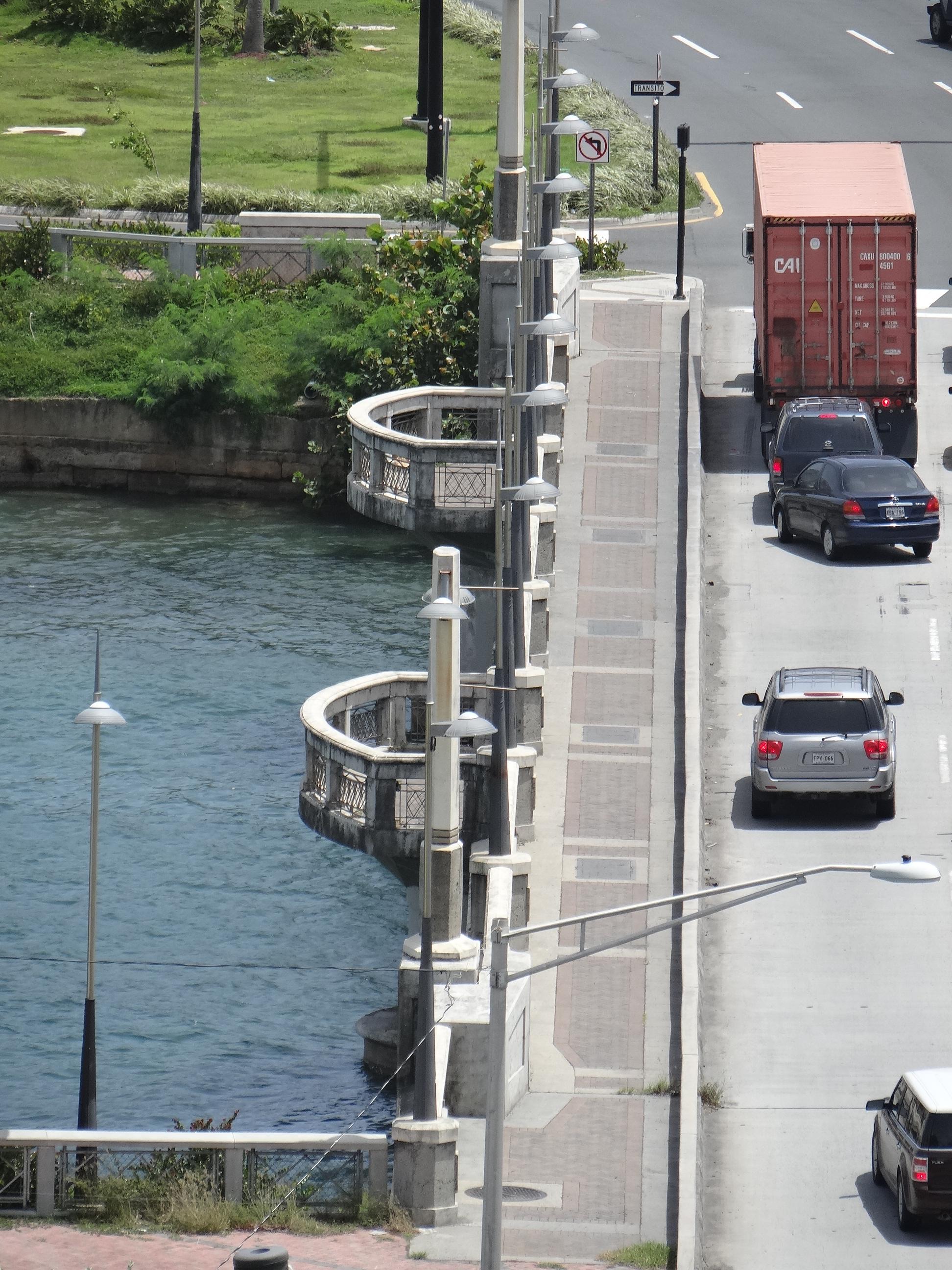 Vista desde la azotea del Edificio del Departamento de Justicia - San Juan (Miramar) - 2013 00052